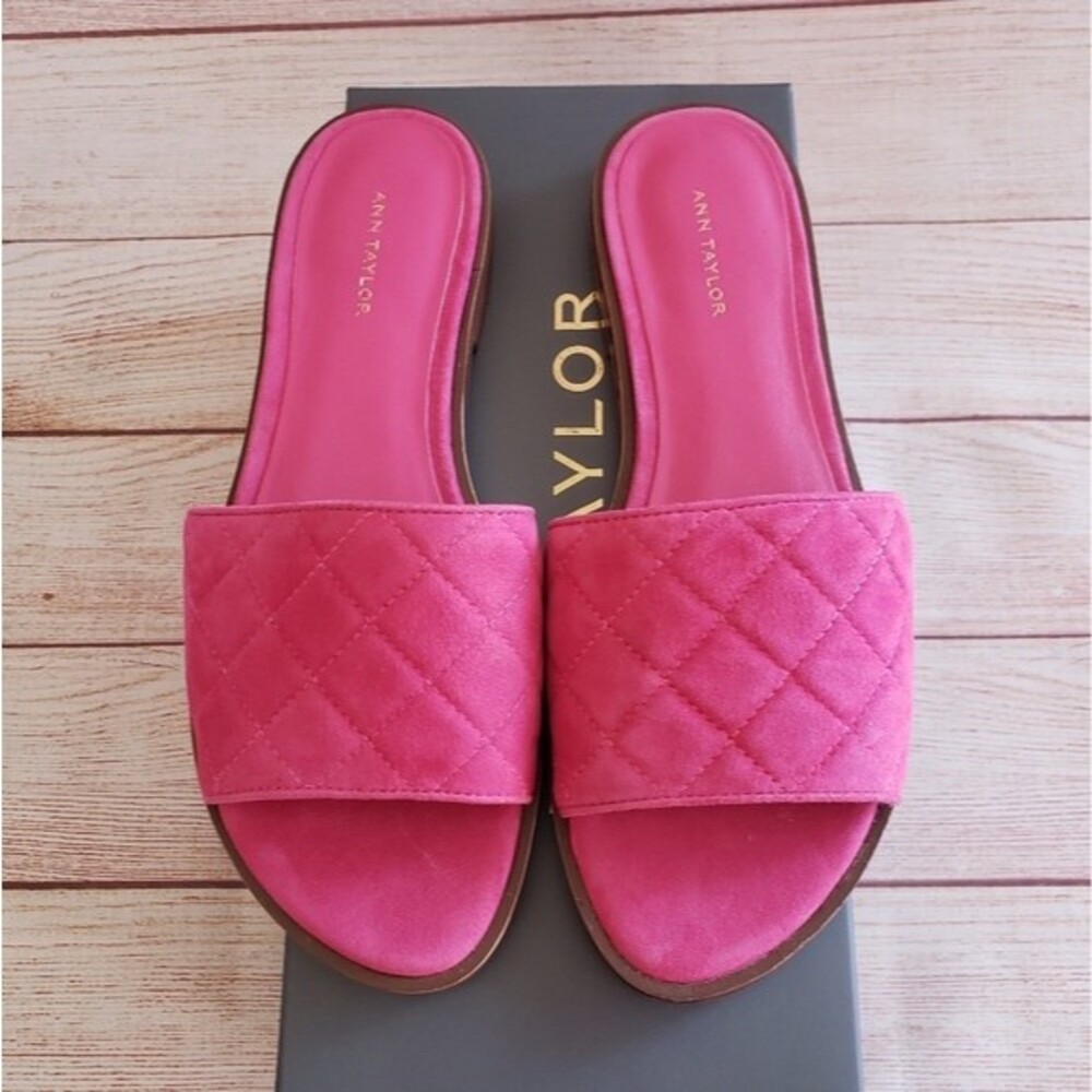 Ann Taylor Lyra Suede Quilted Slide Open Toe Sandals Pink Women's Size 7.5